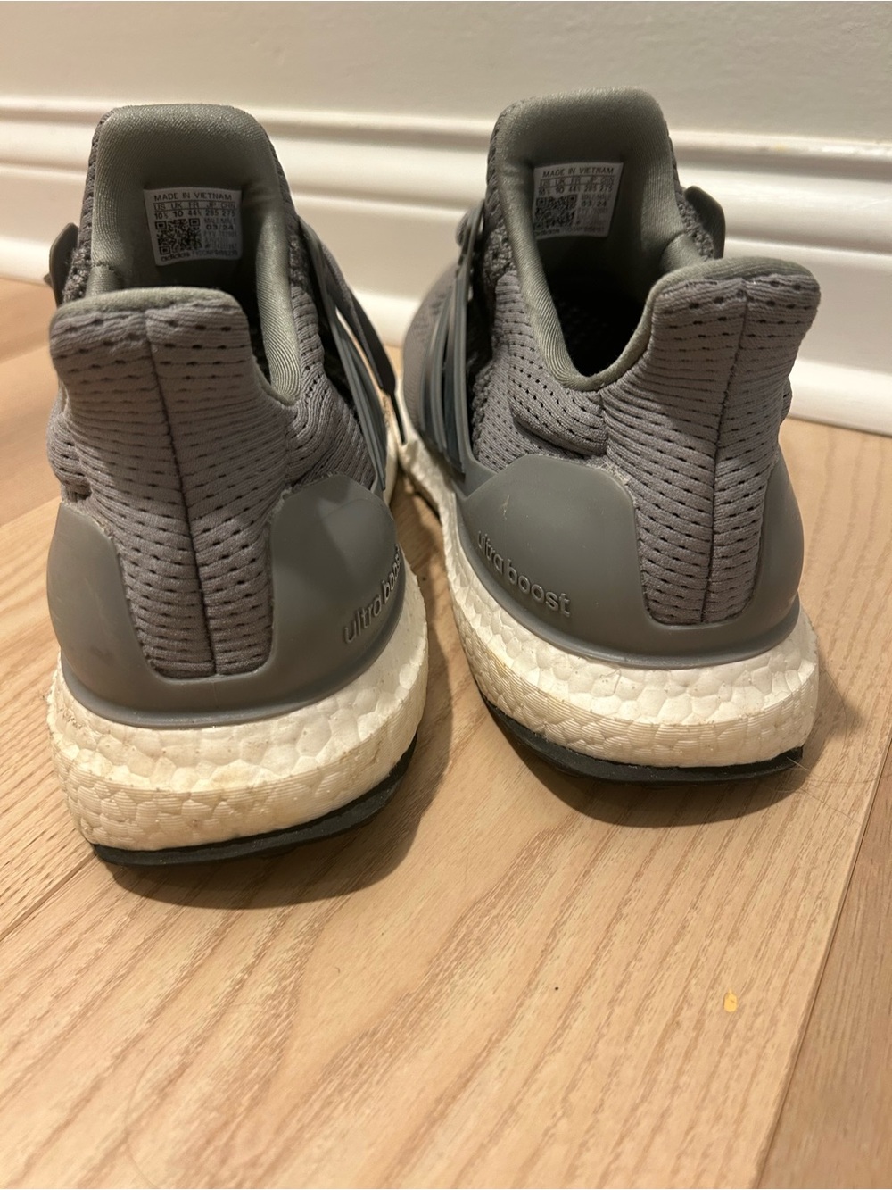 Men’s adidas Grey Ultra Boost Knit Sneakers Size 10.5 - Picture 4 of 7